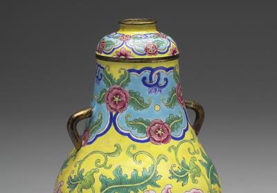 图片[2]-Painted enamel lidded jar with two handles, Qing dynasty, Qianlong reign (1736-1795)-China Archive